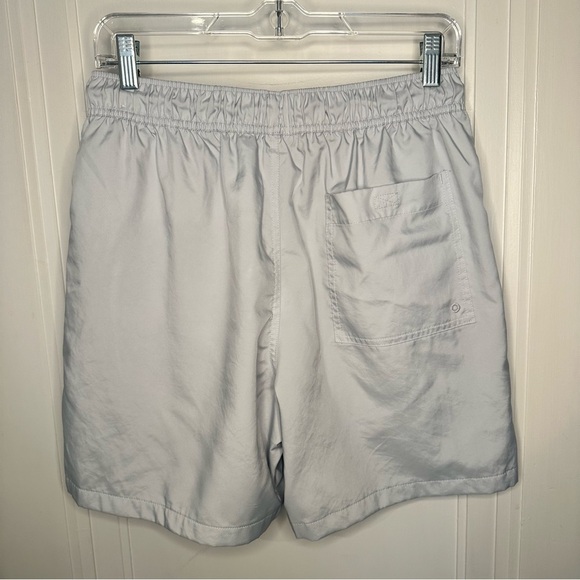 Nike Men's NSW Club Flow Shorts pure platinum/white size medium 5.5” inseam - Picture 5 of 12